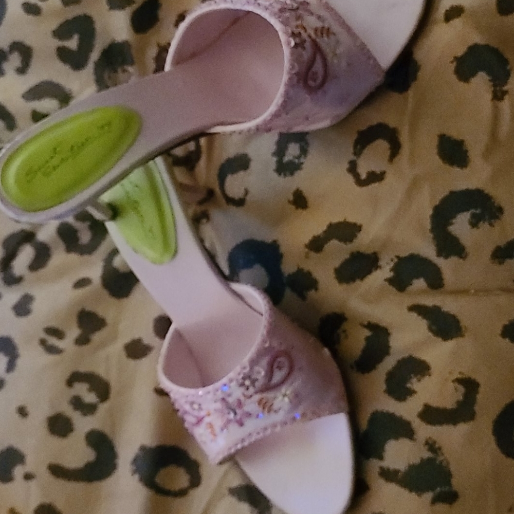 Cute pink slides small heel